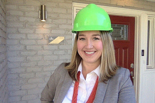 RE success story Melisa Camp green hard hat 512px W